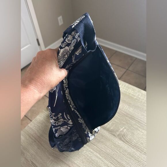 NWOT … Blue Floral Navy Sling Bag - Picture 4 of 4